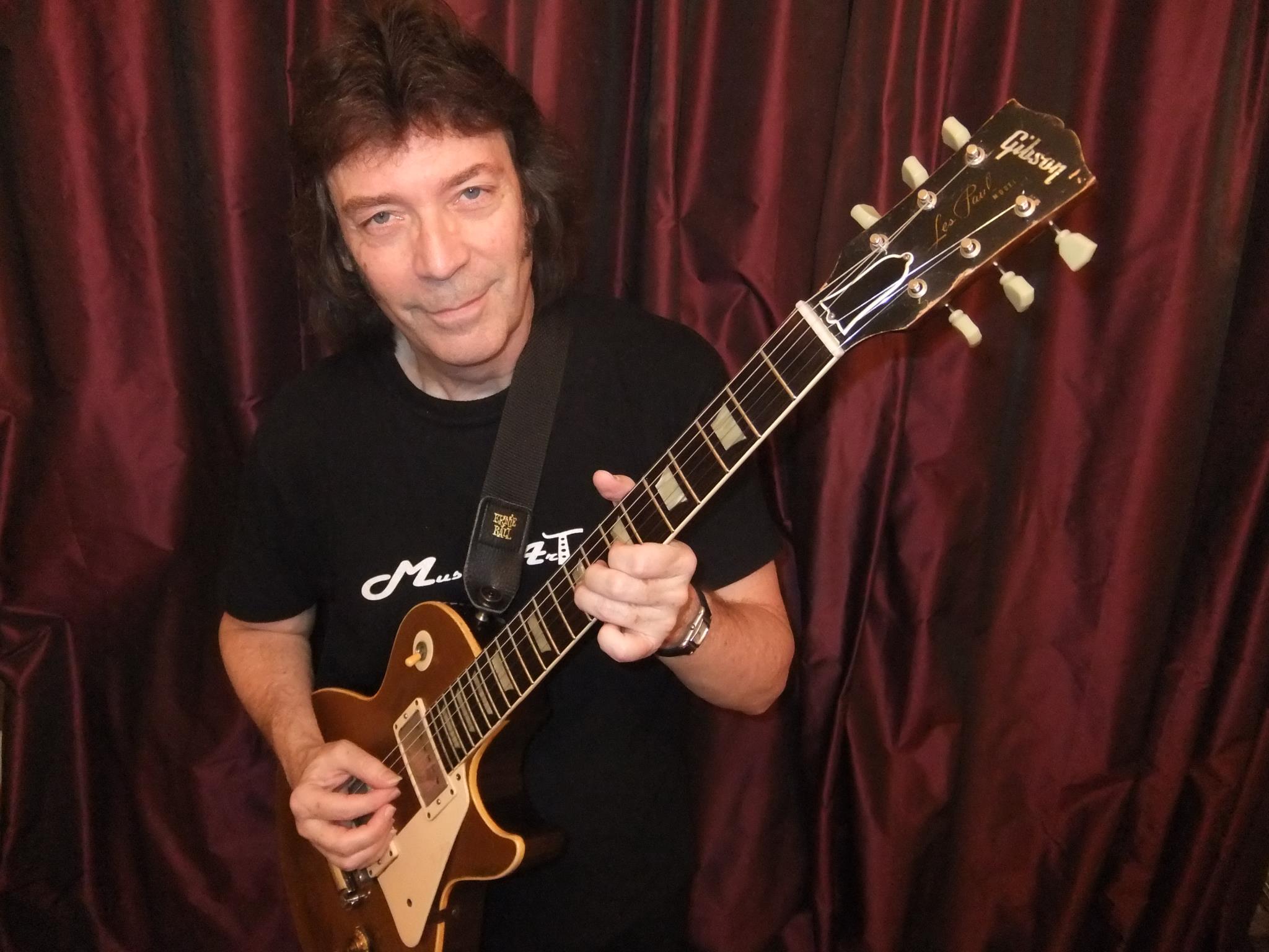 Steve Hackett: «Creo que la idea inicial de algo completamente democrático terminó convirtiéndose en otra cosa»