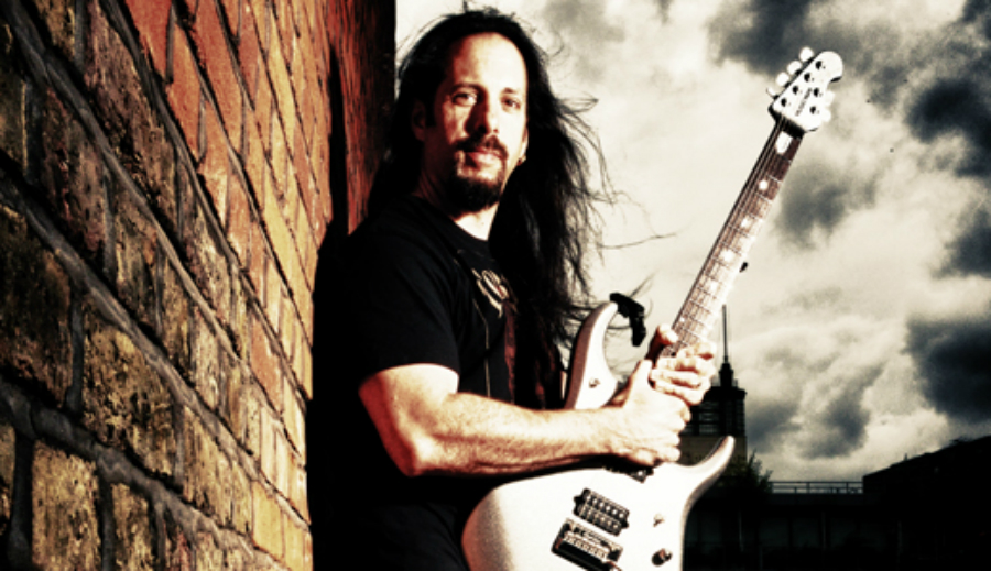 John Petrucci: «La complacencia es el enemigo»