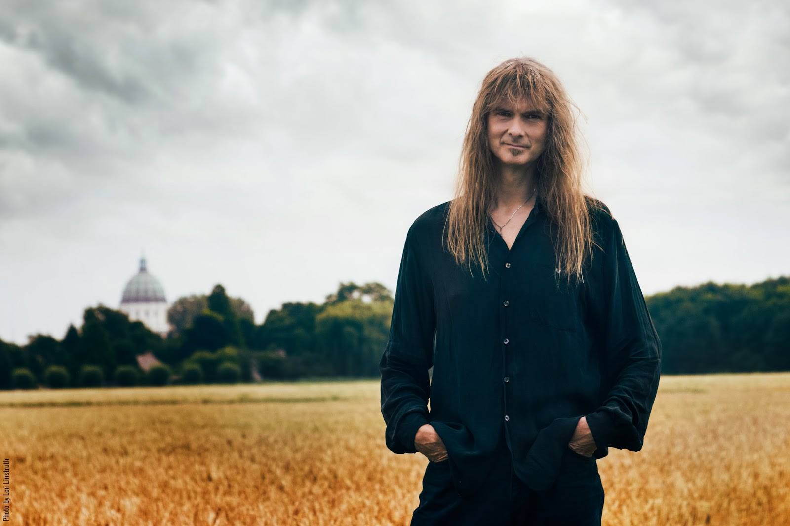 Steven Wilson consideraba la música de Lucassen como «pasada de moda»