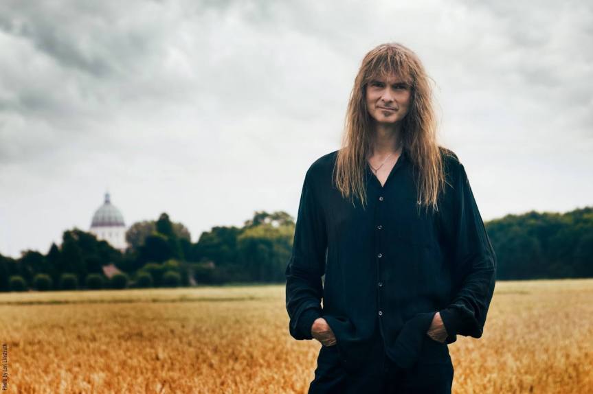 Steven Wilson consideraba la música de Lucassen como «pasada de&nbsp;moda»