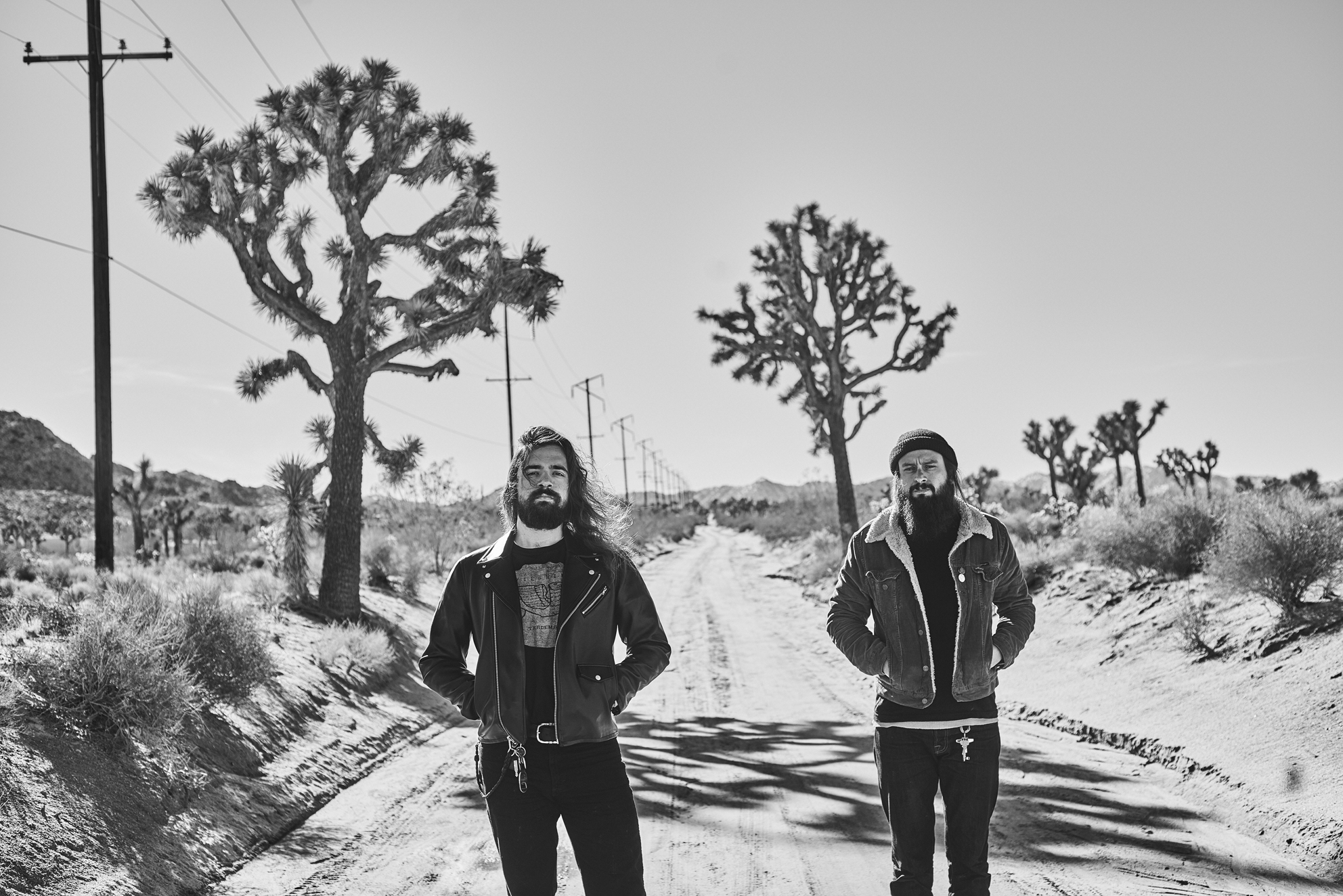 Dos motos, una batería, una guitarra y la carretera