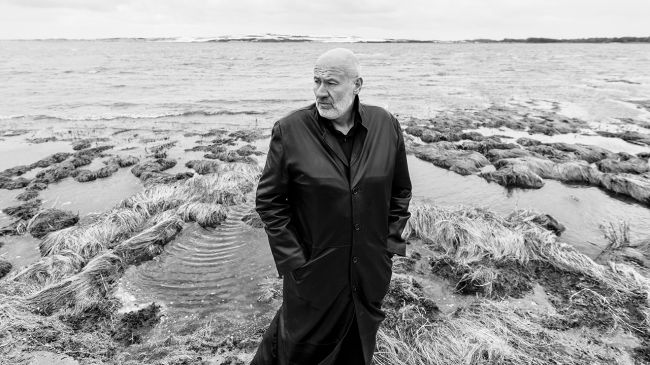 Fish lanza por primera vez un «lyric video» de su nuevo tema ‘Man With a Stick’