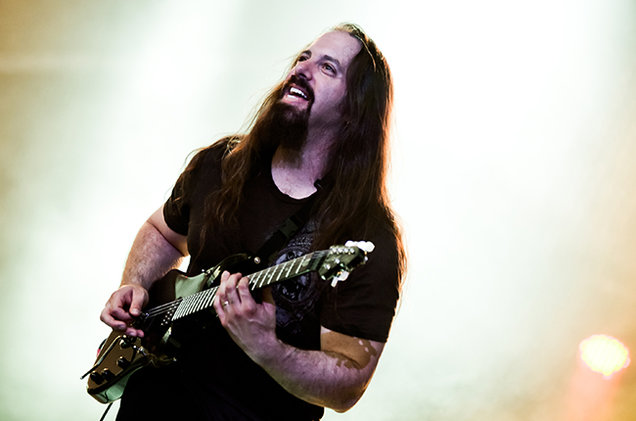 John Petrucci: «Si intentas escribir conscientemente algo comercial en el Progresivo, terminas perdiendo la&nbsp;identidad»