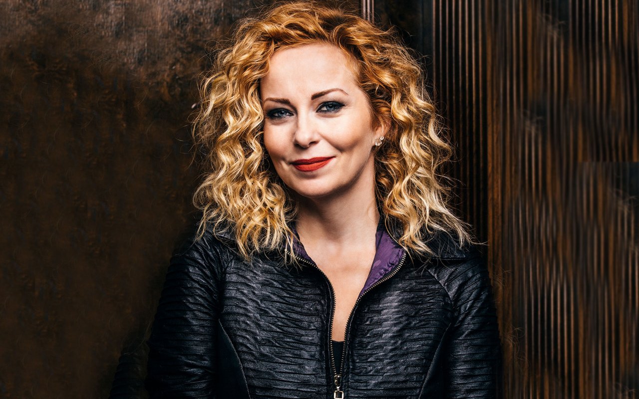 Anneke van Giersbergen comparte el vídeo de ‘Zo Lief’, tema incluido en su nuevo disco en directo
