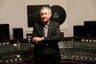 Nick Mason cree que «ya es hora» de que Pink Floyd entierren «el hacha de guerra»