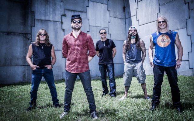 Flying Colors preparan su tercer álbum de estudio
