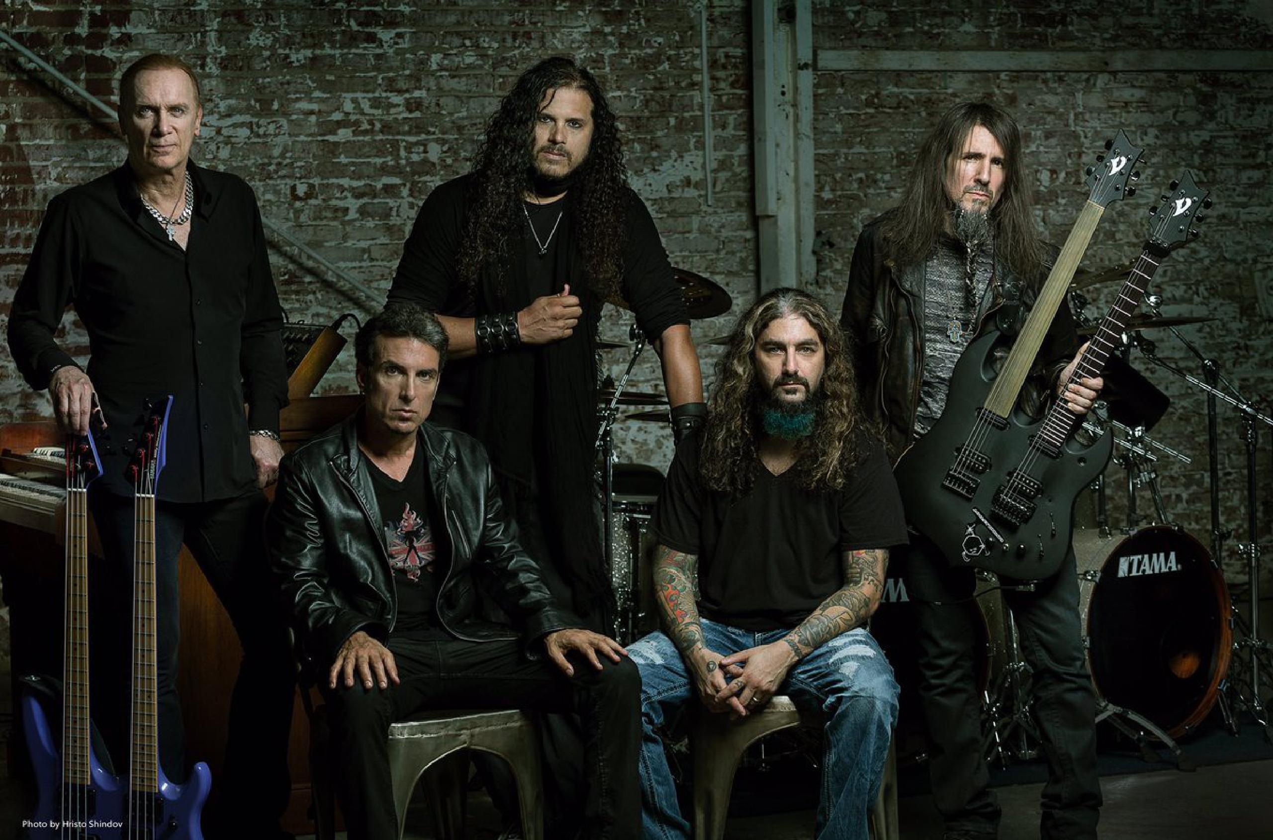 Bumblefoot quiere que el segundo álbum de Sons Of Apollo sea «más heavy»
