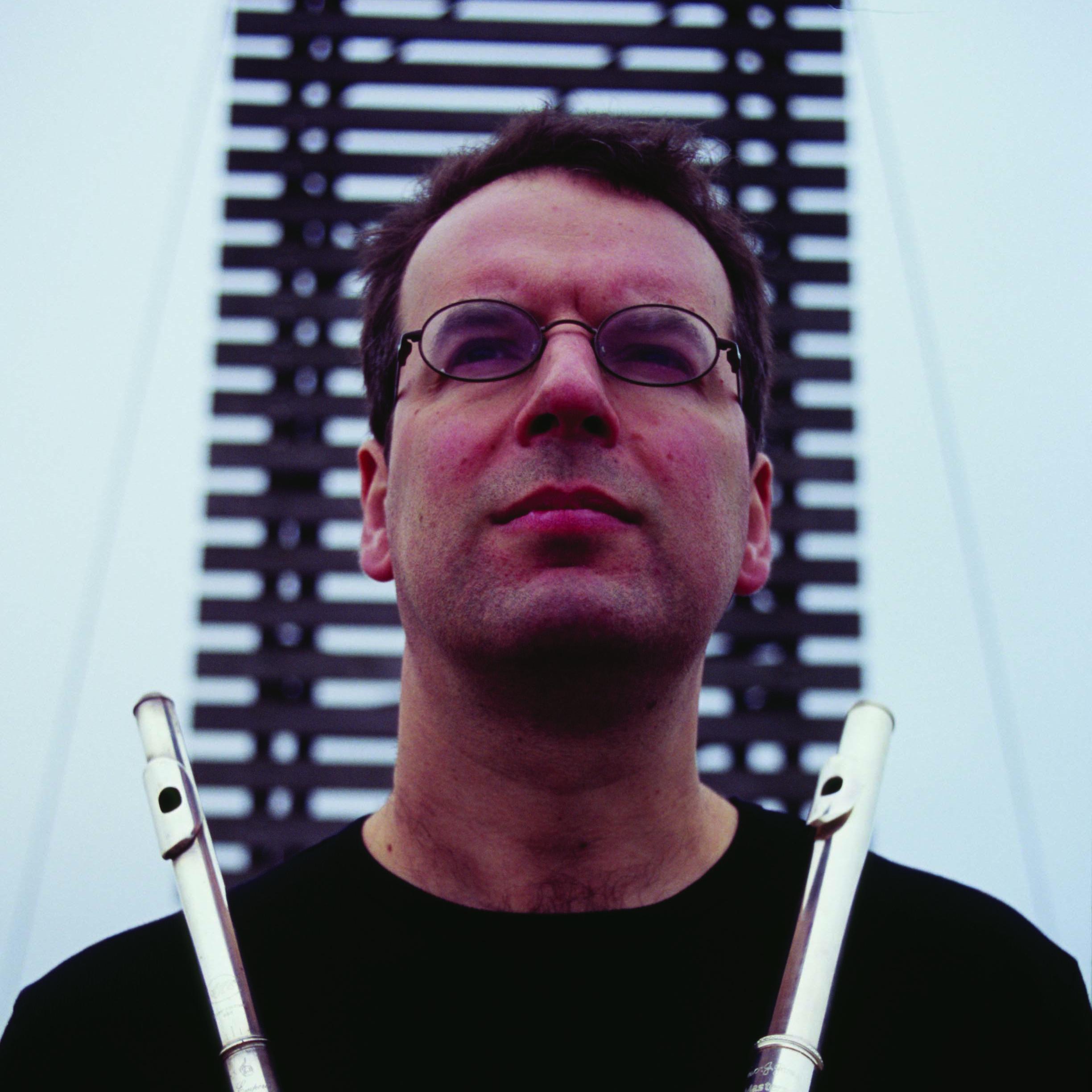 Theo Travis reemplazará a Bill Rieflin en la gira mundial de King Crimson