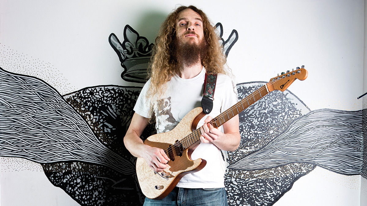 Guthrie Govan (The Aristocrats) comenta lo mucho que le molesta que la gente grabe los conciertos con los móviles