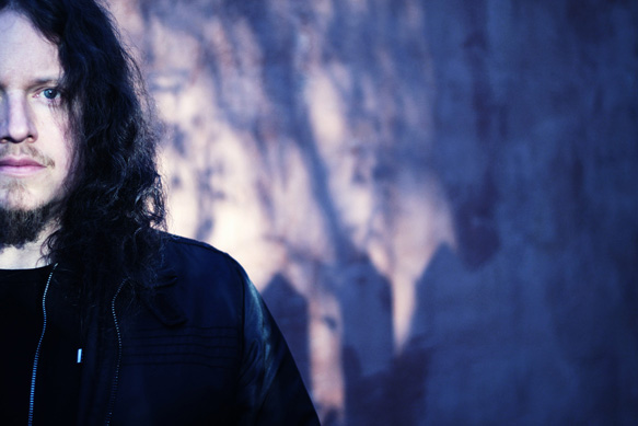 Fredrik Akesson (Opeth) nombra la canción del nuevo álbum que fue grabado con 0 guitarras y 3 bajos «para no parecer Nu-Metal»
